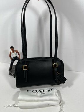 Coach Originals Swing Zip Bag 20 in Brass/Black Glovetanned Leather NWT
